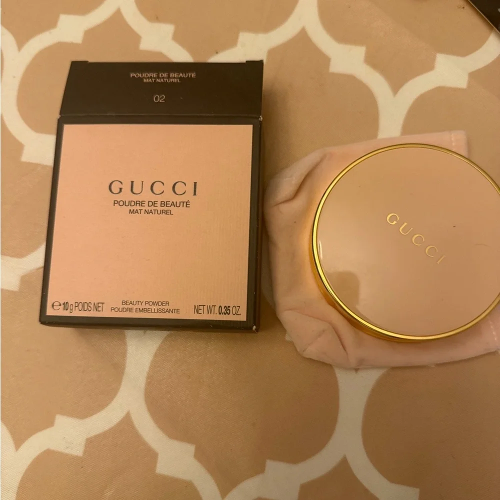 Gucci Beauty Powder in Shade 02 - Picture 1 of 2